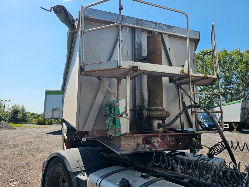 Fahrzeugabbildung Carnehl ca. 44 cbm Getreidekipper, Lift, BPS, kornschieb