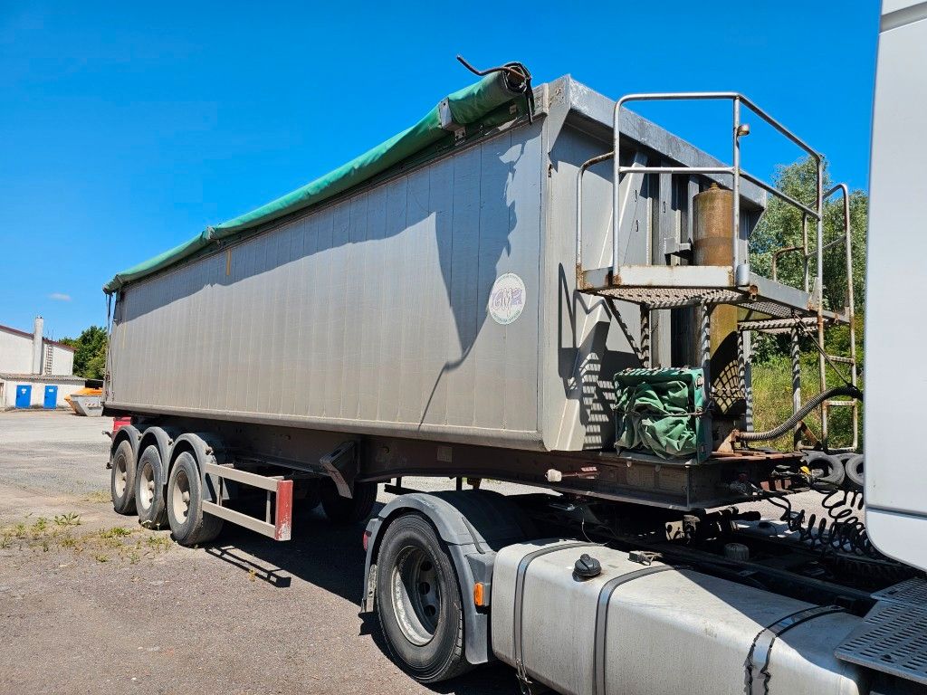 Fahrzeugabbildung Carnehl ca. 44 cbm Getreidekipper, Lift, BPS, kornschieb