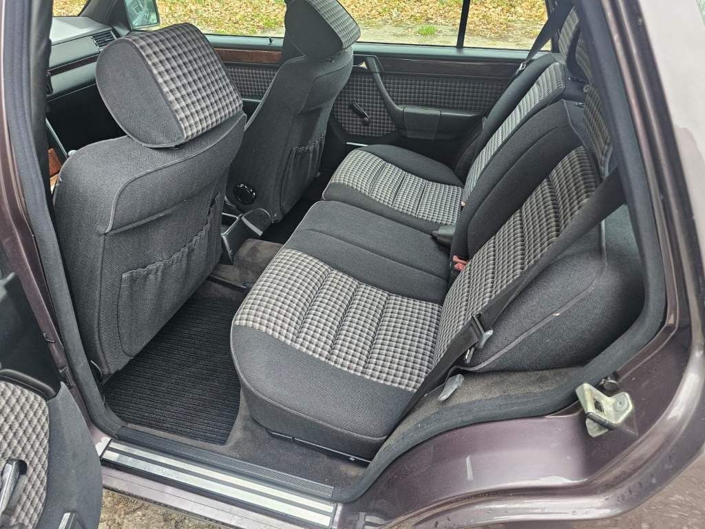 Fahrzeugabbildung Mercedes-Benz 300 TE-24 ( 124 ) voll renoviert, Schaltgetriebe