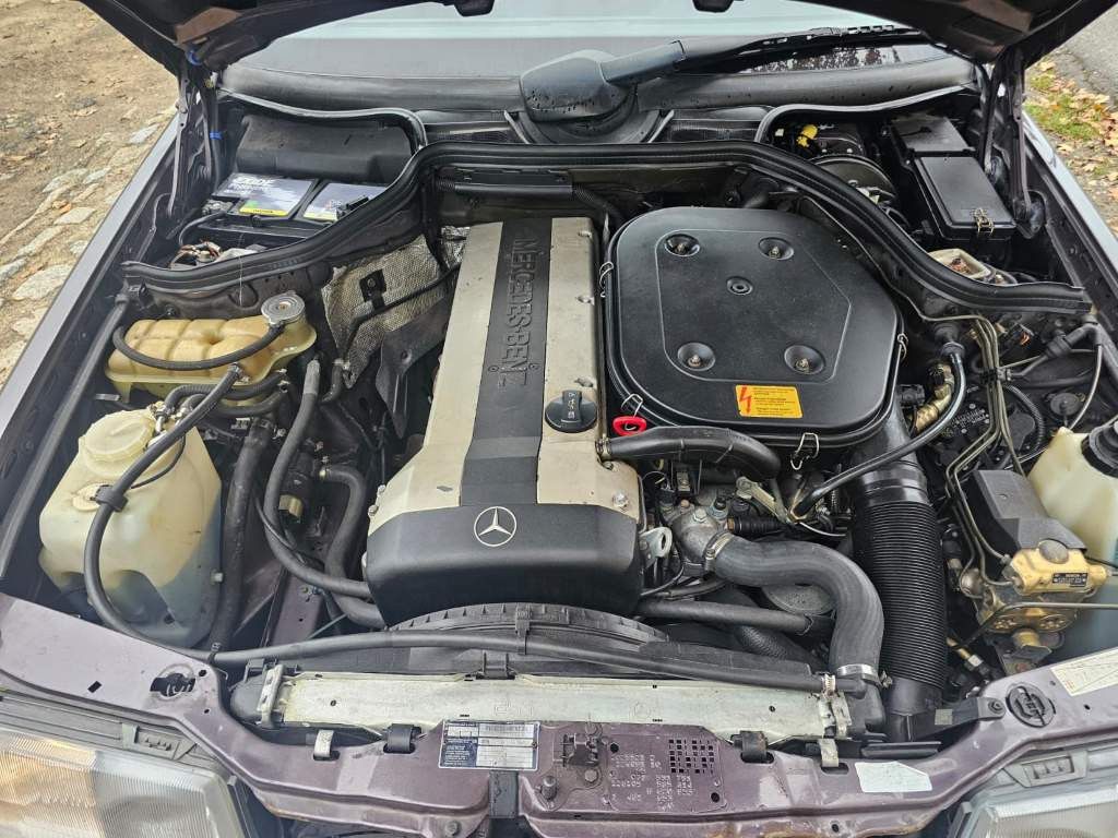 Fahrzeugabbildung Mercedes-Benz 300 TE-24 ( 124 ) voll renoviert, Schaltgetriebe