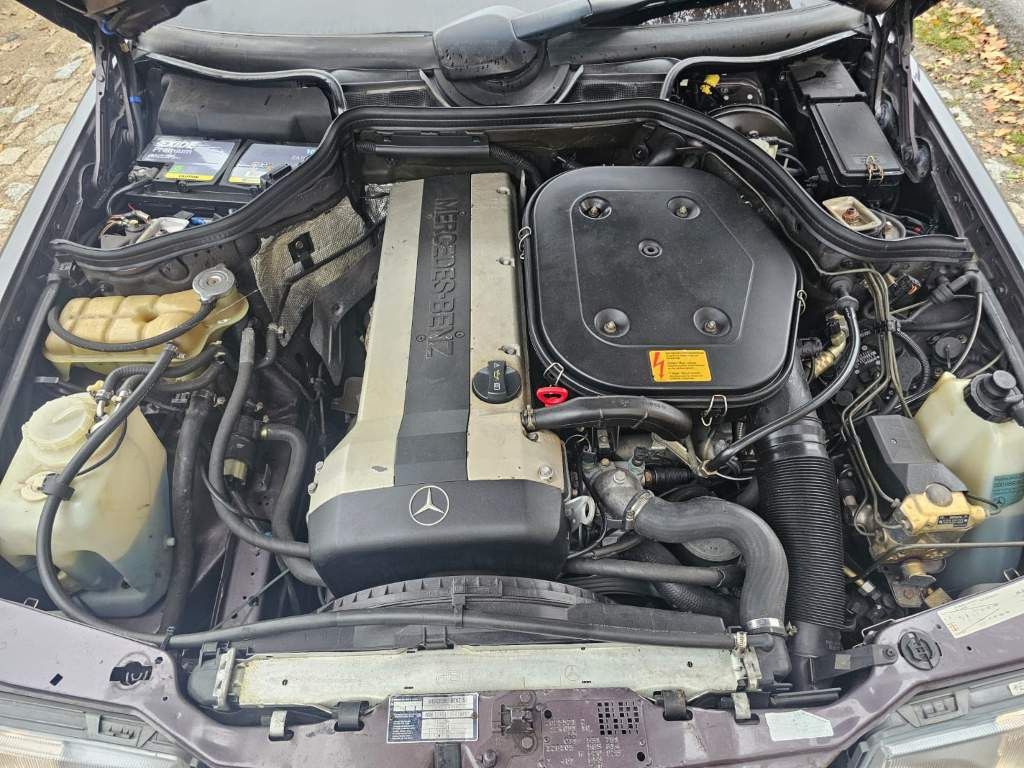 Fahrzeugabbildung Mercedes-Benz 300 TE-24 ( 124 ) voll renoviert, Schaltgetriebe