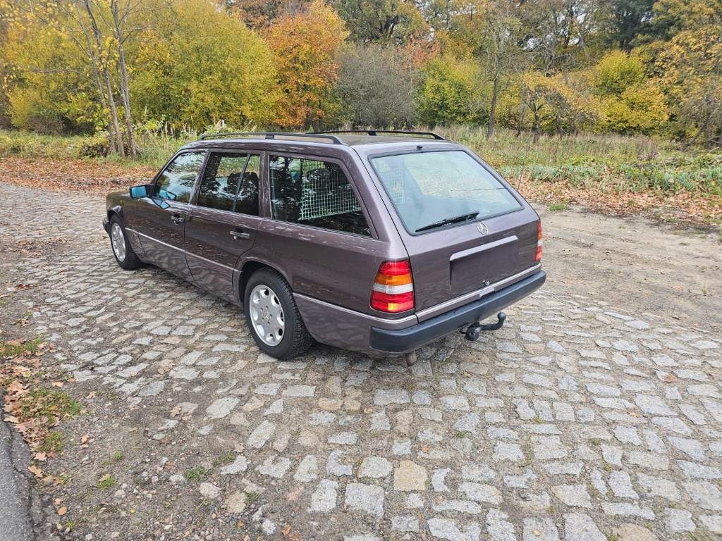 Fahrzeugabbildung Mercedes-Benz 300 TE-24 ( 124 ) voll renoviert, Schaltgetriebe