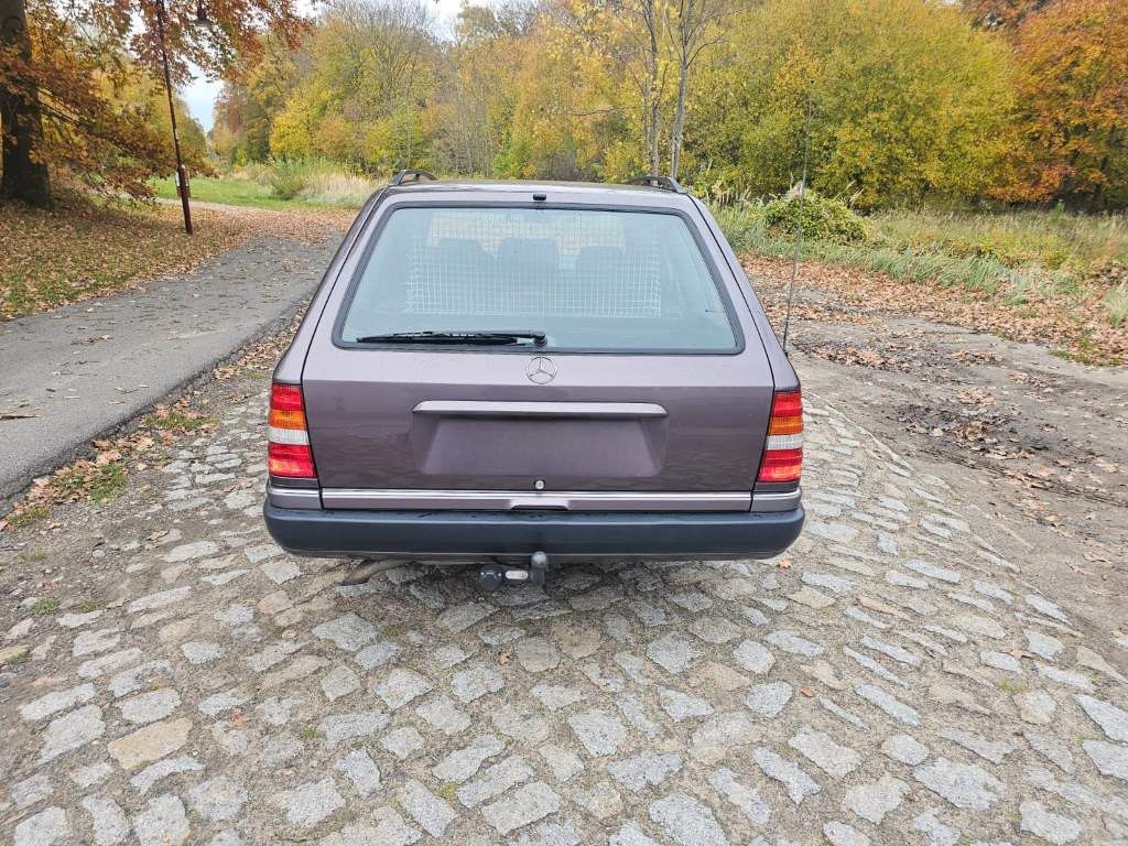 Fahrzeugabbildung Mercedes-Benz 300 TE-24 ( 124 ) voll renoviert, Schaltgetriebe
