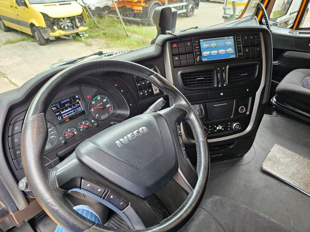 Fahrzeugabbildung Iveco 460, Retrader, CNG, voll durchrepariert