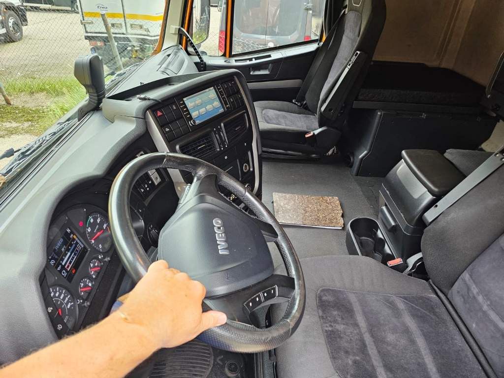 Fahrzeugabbildung Iveco 460, Retrader, CNG, voll durchrepariert