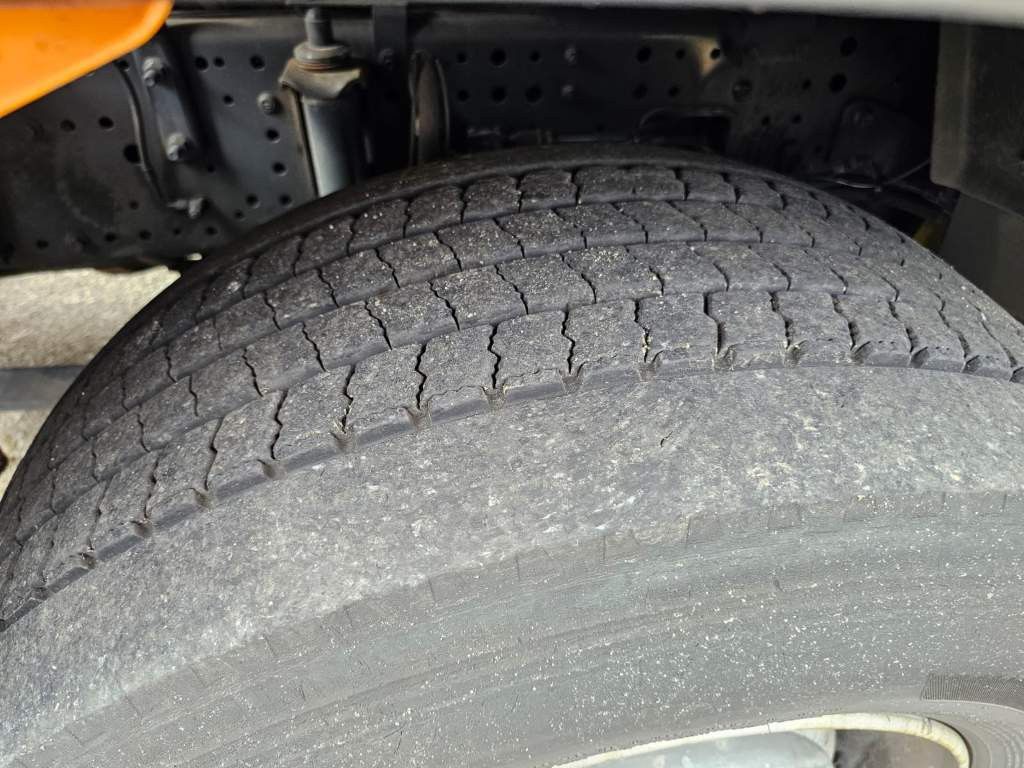 Fahrzeugabbildung Iveco 460, Retrader, CNG, voll durchrepariert