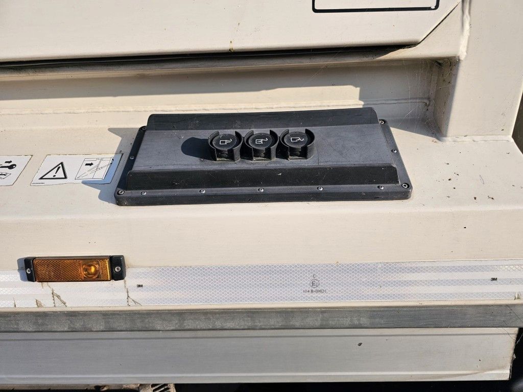 Fahrzeugabbildung Mercedes-Benz 1527 Müllwagen, Geesinknorba 13H25, 2 Kammern