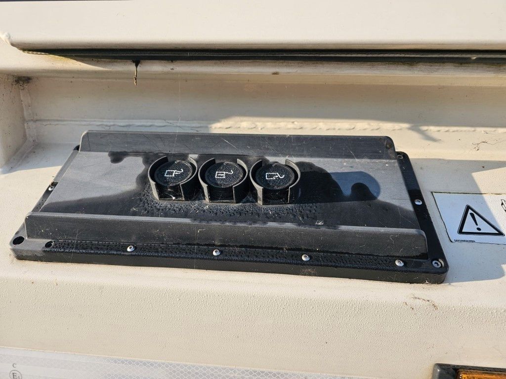 Fahrzeugabbildung Mercedes-Benz 1527 Müllwagen, Geesinknorba 13H25, 2 Kammern