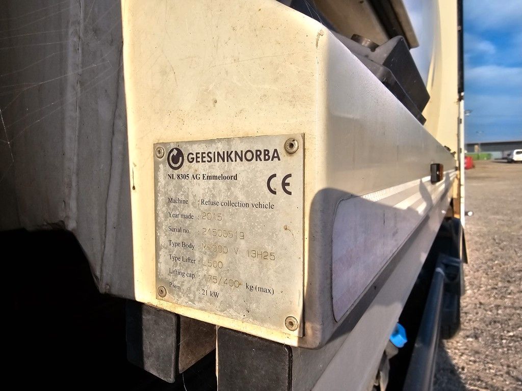 Fahrzeugabbildung Mercedes-Benz 1527 Müllwagen, Geesinknorba 13H25, 2 Kammern