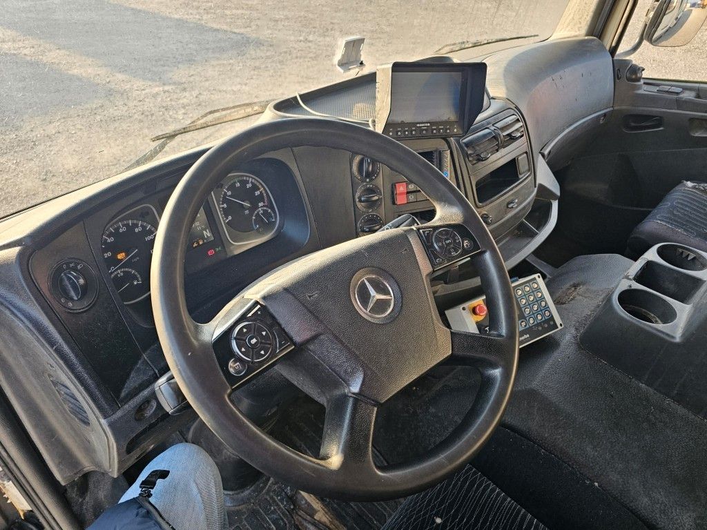 Fahrzeugabbildung Mercedes-Benz 1527 Müllwagen, Geesinknorba 13H25, 2 Kammern