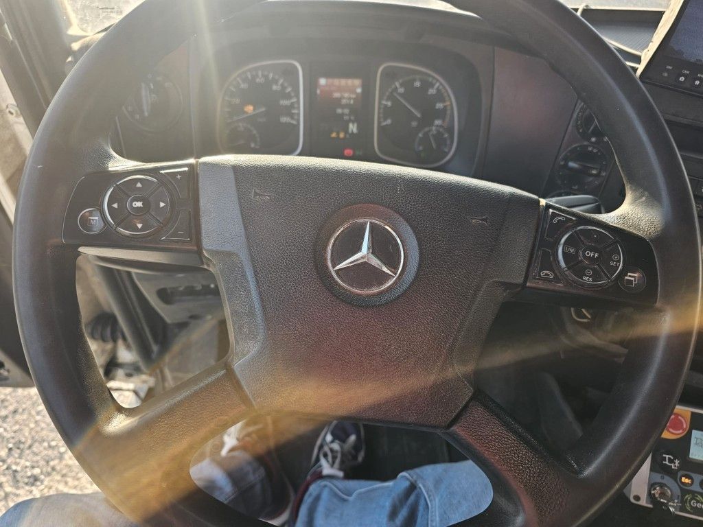 Fahrzeugabbildung Mercedes-Benz 1527 Müllwagen, Geesinknorba 13H25, 2 Kammern