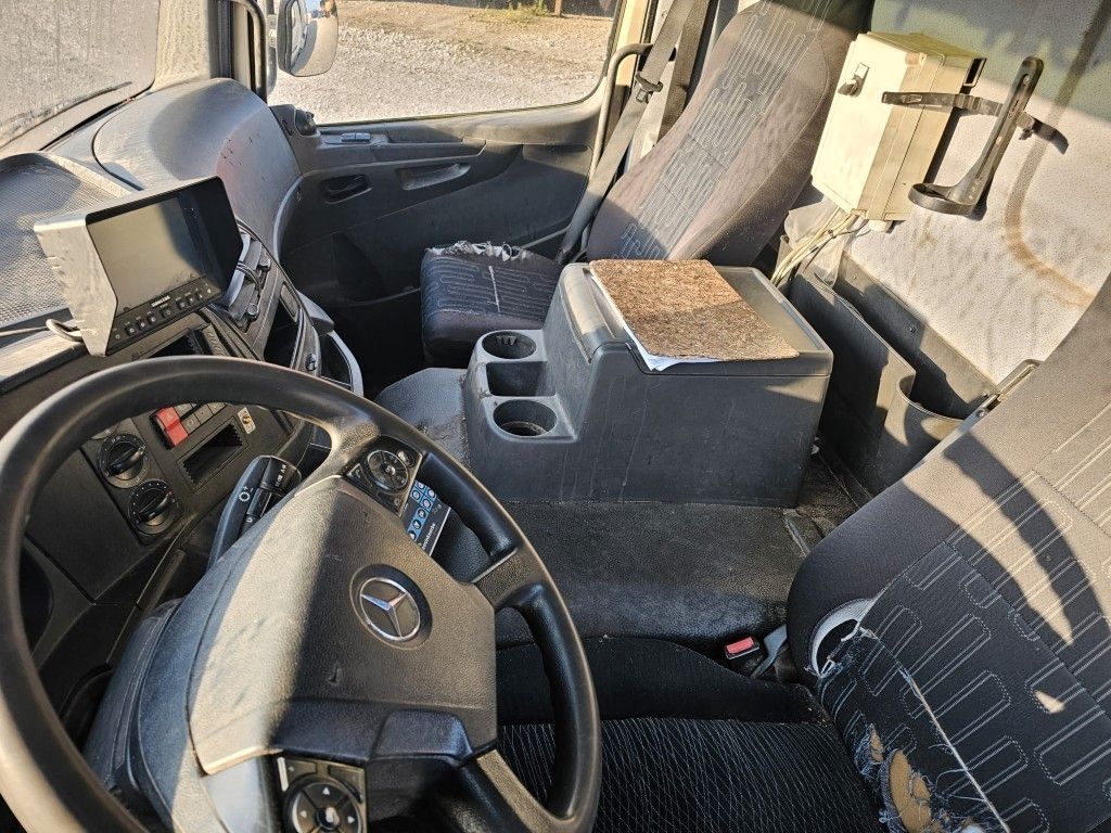 Fahrzeugabbildung Mercedes-Benz 1527 Müllwagen, Geesinknorba 13H25, 2 Kammern