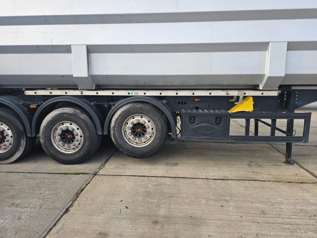 Fahrzeugabbildung Langendorf 53,6 cbm Stahlmulde, Lift, SAF Scheibe, Türen