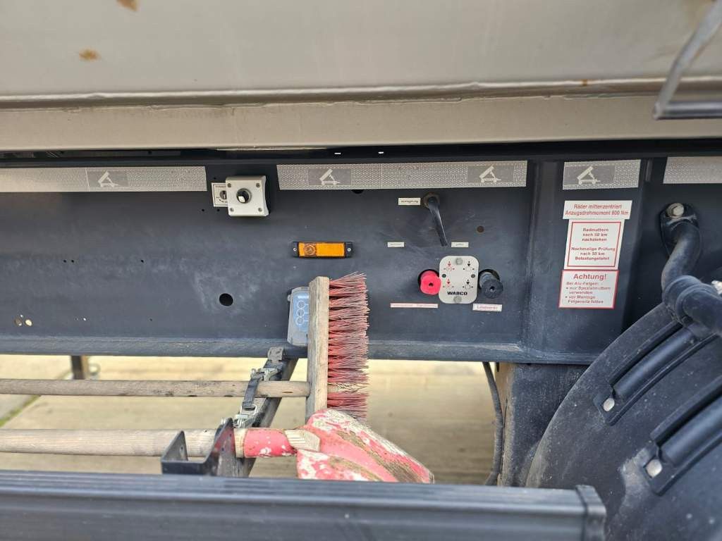 Fahrzeugabbildung Langendorf 53,6 cbm Stahlmulde, Lift, SAF Scheibe, Türen