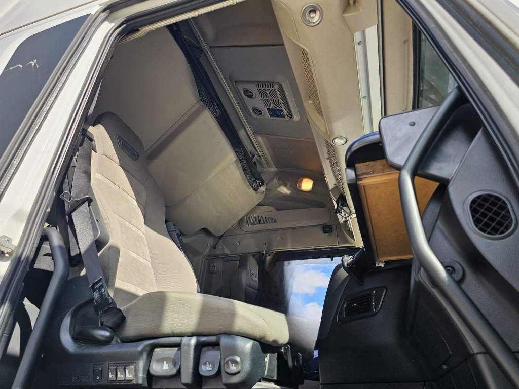 Fahrzeugabbildung Iveco 480 Stralis, Retrader, 2 Kreis-Hydraulik