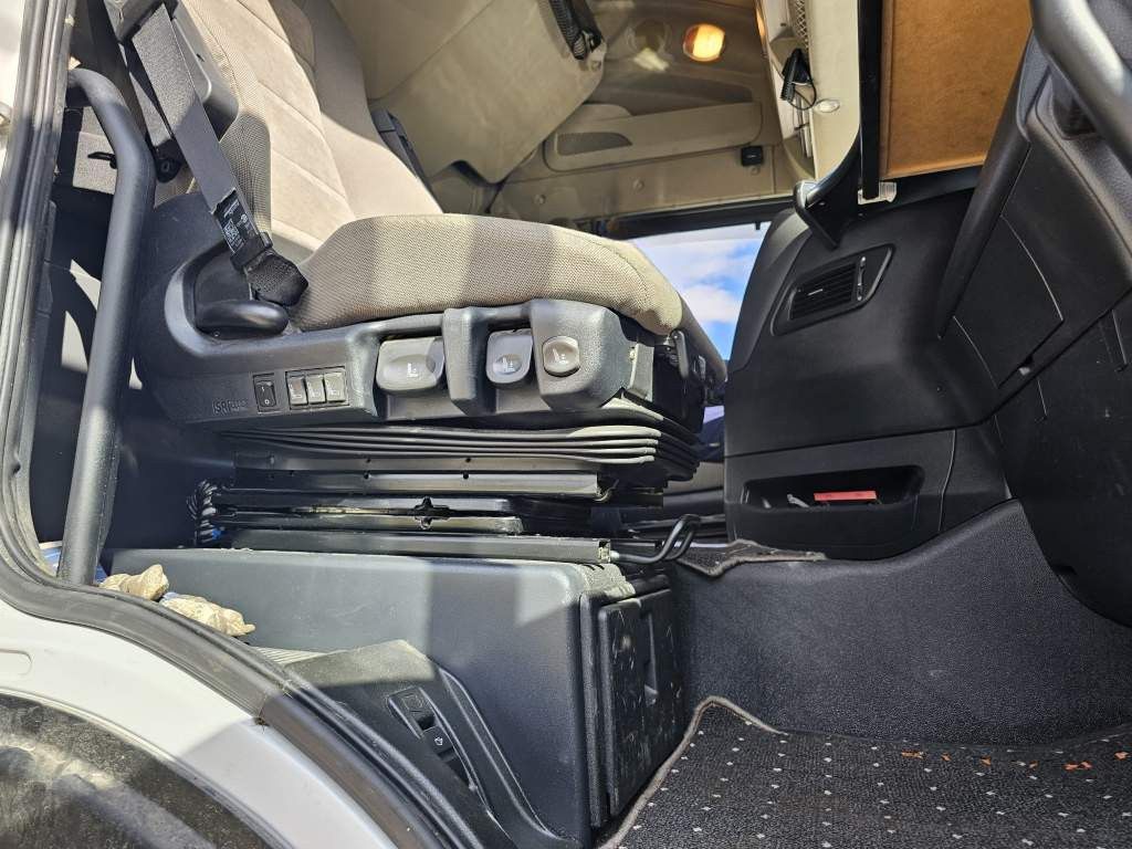 Fahrzeugabbildung Iveco 480 Stralis, Retrader, 2 Kreis-Hydraulik