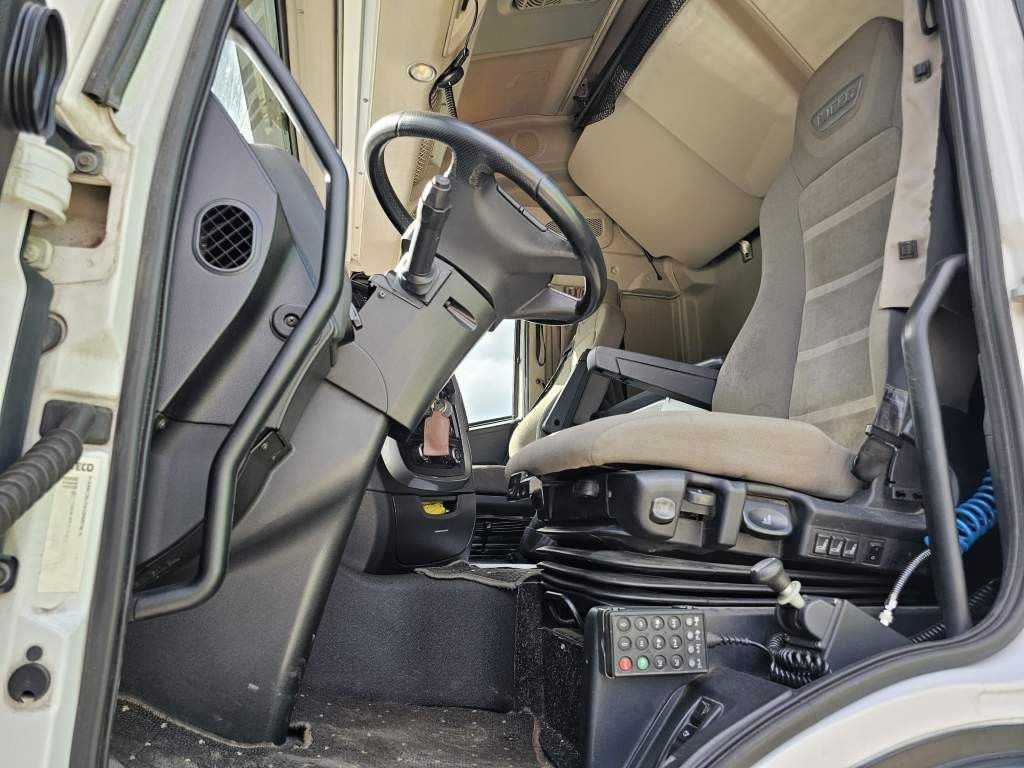 Fahrzeugabbildung Iveco 480 Stralis, Retrader, 2 Kreis-Hydraulik