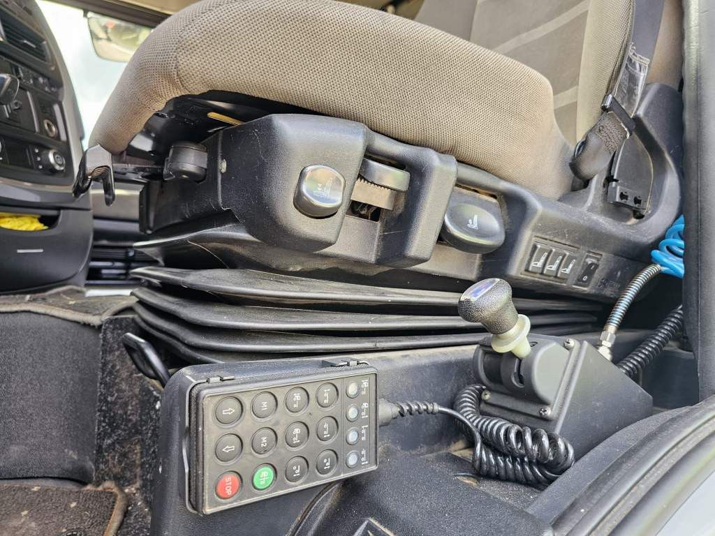 Fahrzeugabbildung Iveco 480 Stralis, Retrader, 2 Kreis-Hydraulik