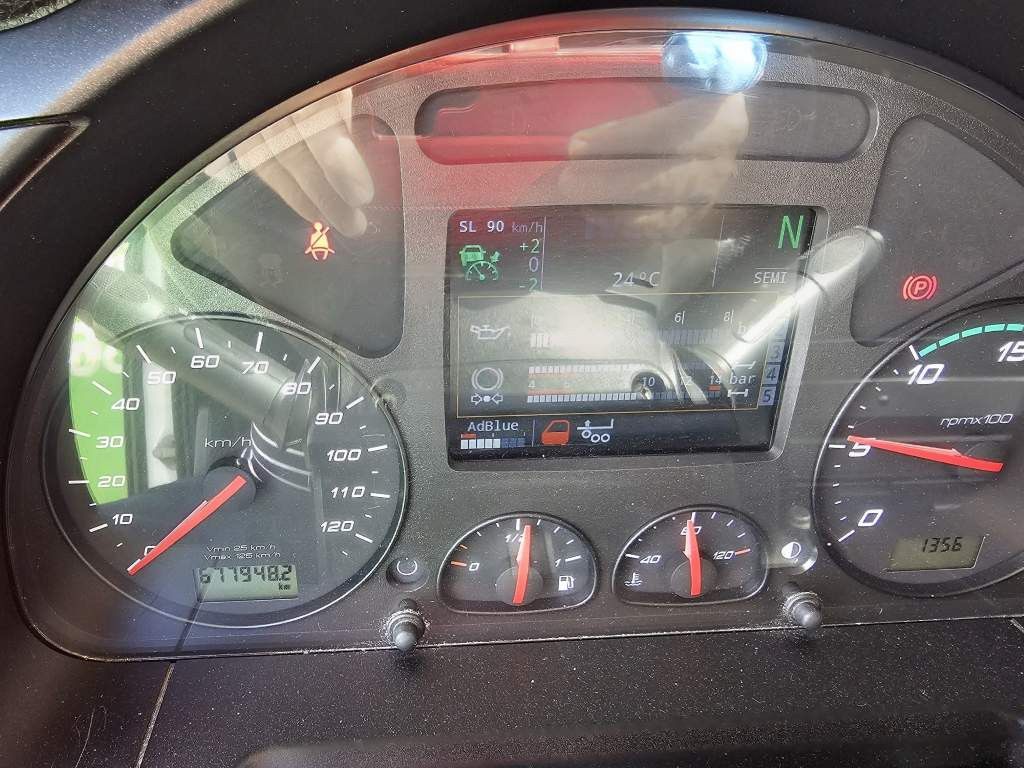 Fahrzeugabbildung Iveco 480 Stralis, Retrader, 2 Kreis-Hydraulik