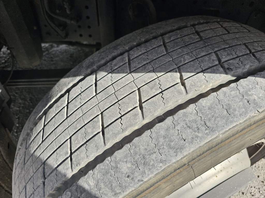 Fahrzeugabbildung Iveco 480 Stralis, Retrader, 2 Kreis-Hydraulik