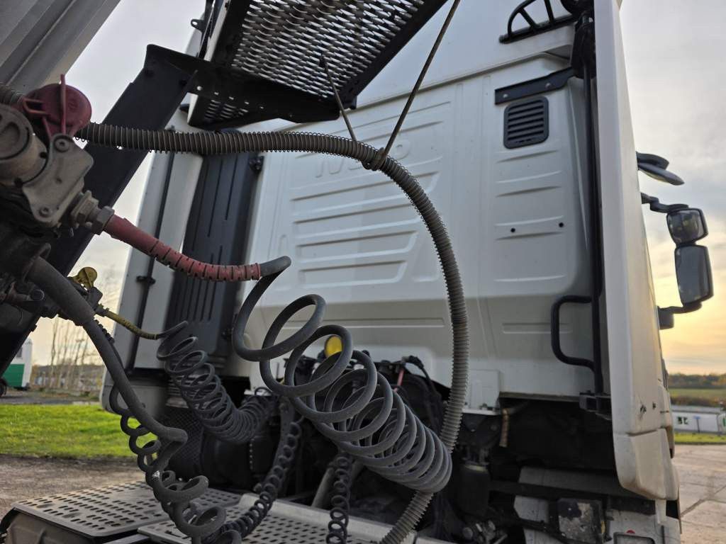 Fahrzeugabbildung Iveco 480 X-Way, Retarder, 2-Kreis-Hydraulik