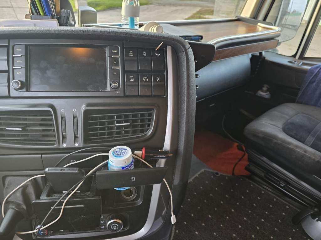 Fahrzeugabbildung Iveco 480 X-Way, Retarder, 2-Kreis-Hydraulik