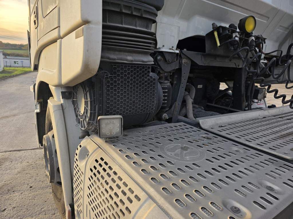 Fahrzeugabbildung Iveco 480 X-Way, Retarder, 2-Kreis-Hydraulik