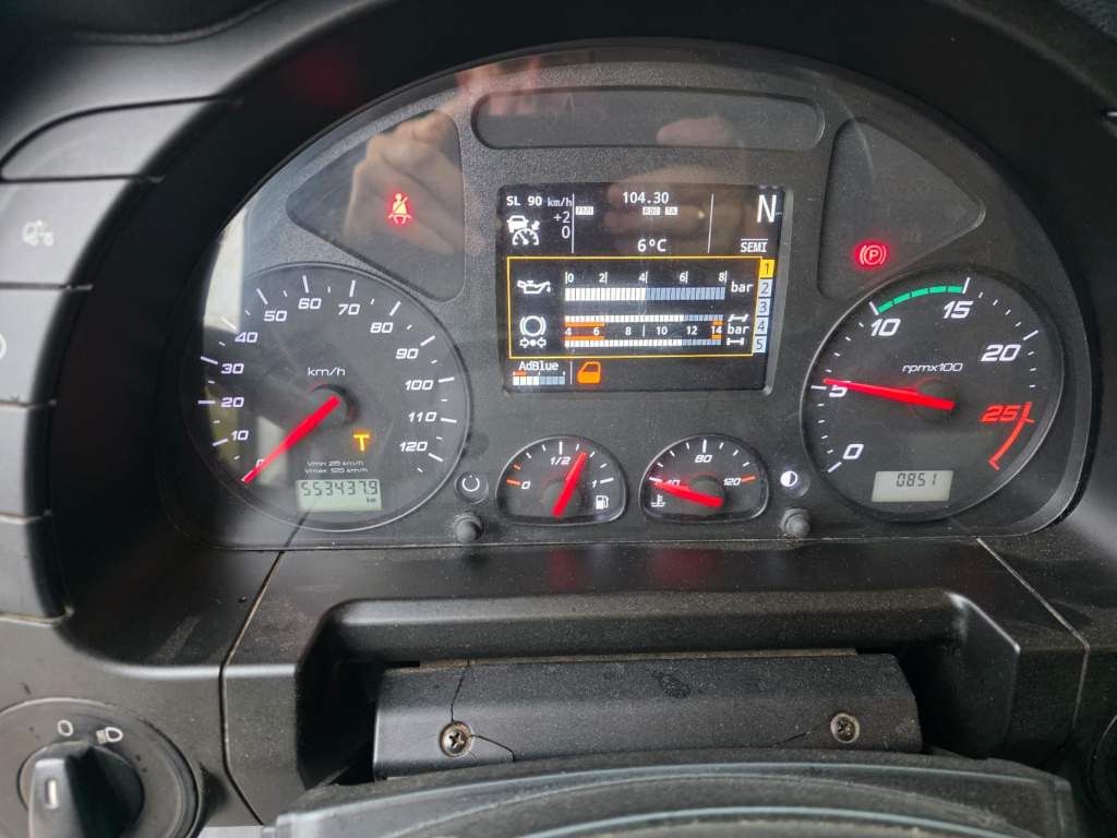 Fahrzeugabbildung Iveco 480 X-Way, Retrader, 2-Kreis-Hydraulik