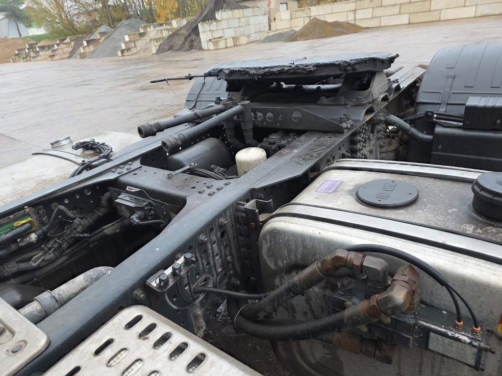 Fahrzeugabbildung Iveco 480 X-Way, Retrader, 2-Kreis-Hydraulik