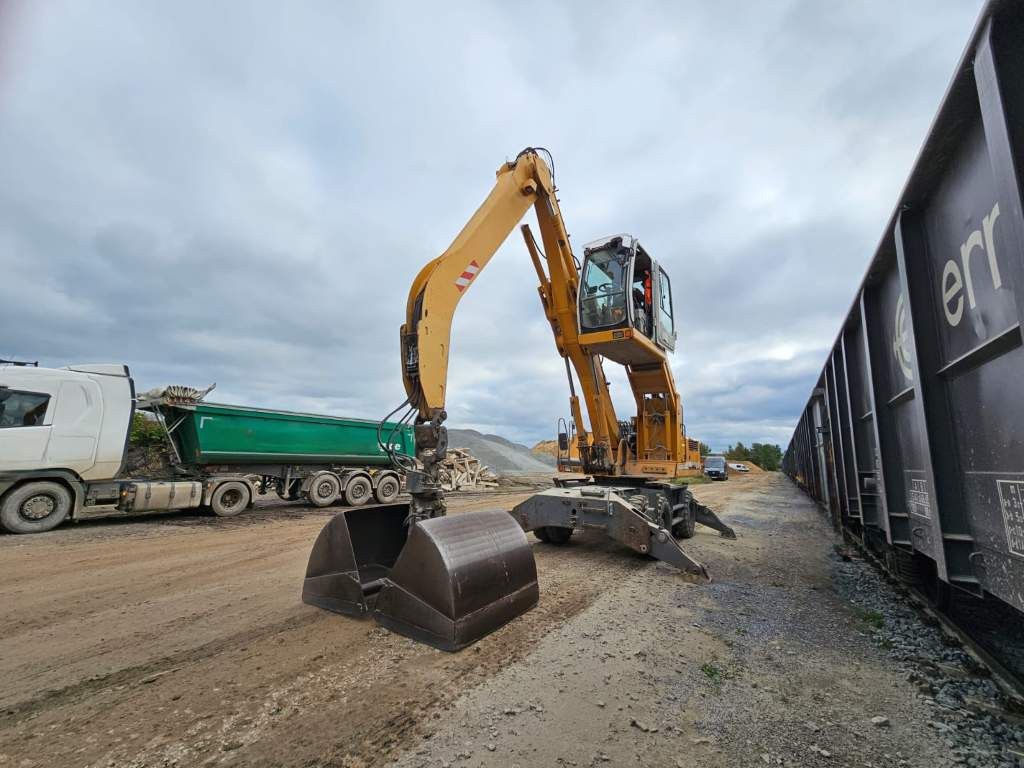Fahrzeugabbildung Liebherr A 904-2 C Litronic mit fahrbarer  Kabine, Klima