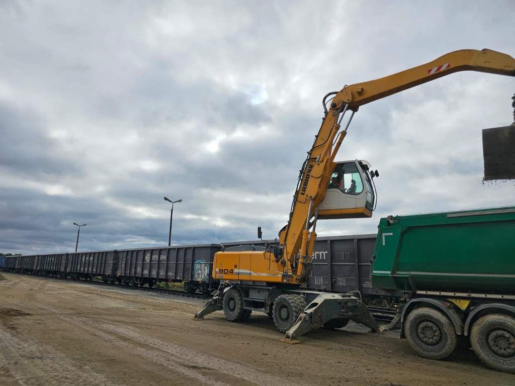 Fahrzeugabbildung Liebherr A 904-2 C Litronic mit fahrbarer  Kabine, Klima