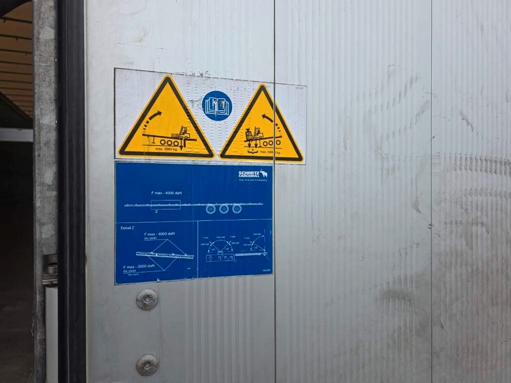 Fahrzeugabbildung Schmitz Cargobull Gardine Standard, Lift, 12642 XL, Edscha