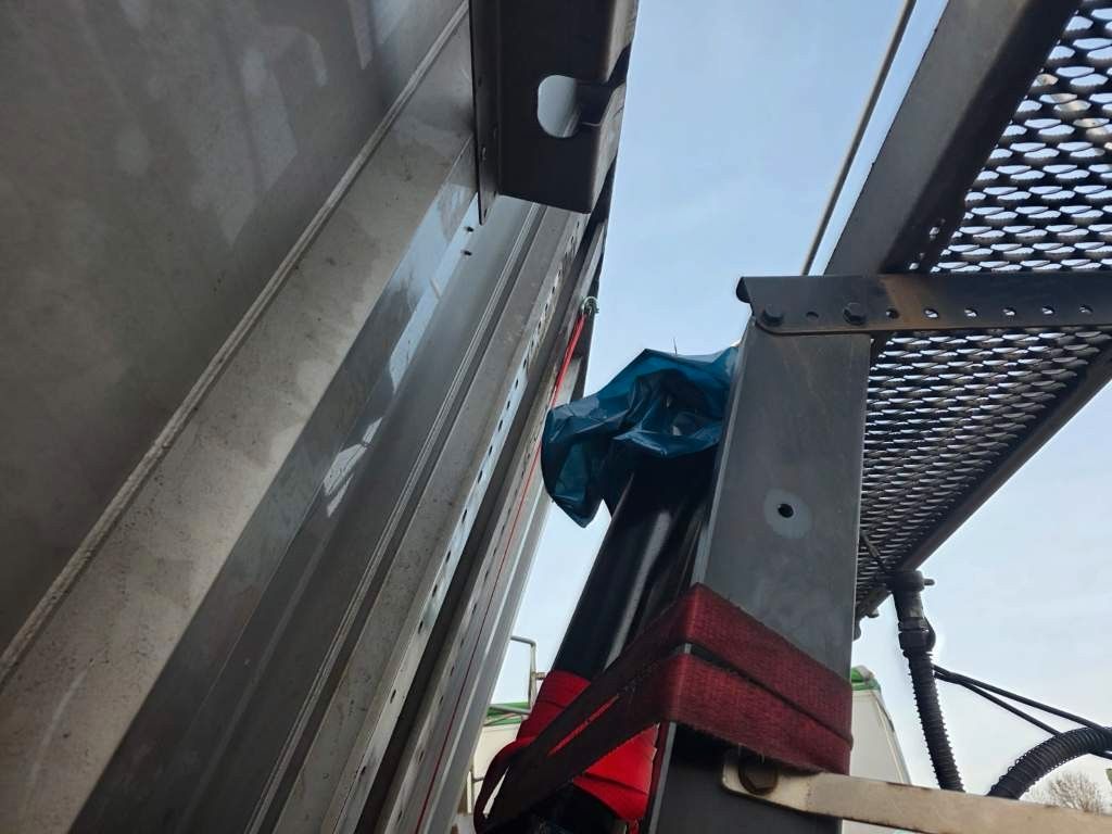 Fahrzeugabbildung Kempf ca. 50 cbm Getreidekipper, Unfall, Kornschieber