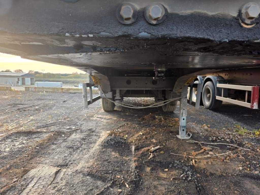 Fahrzeugabbildung Kempf ca. 50 cbm Getreidekipper, Unfall, Kornschieber