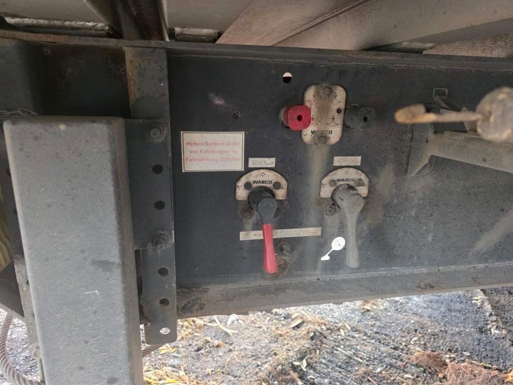 Fahrzeugabbildung Kempf ca. 50 cbm Getreidekipper, Unfall, Kornschieber