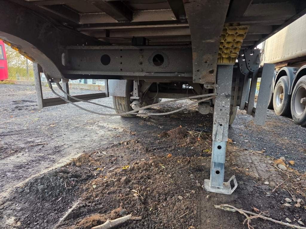 Fahrzeugabbildung Kempf ca. 50 cbm Getreidekipper, Unfall, Kornschieber