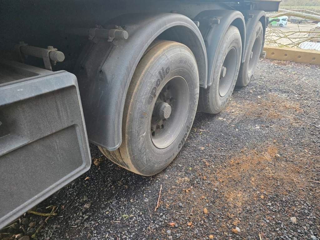 Fahrzeugabbildung Kempf ca. 50 cbm Getreidekipper, Unfall, Kornschieber