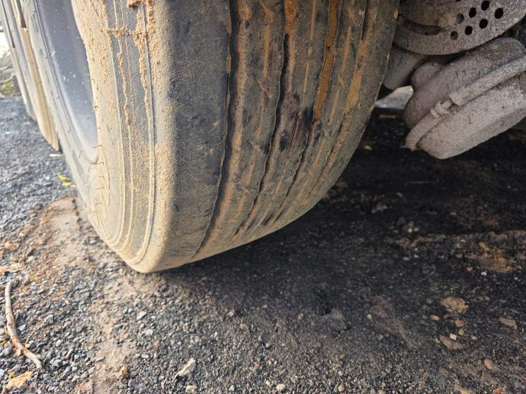 Fahrzeugabbildung Kempf ca. 50 cbm Getreidekipper, Unfall, Kornschieber