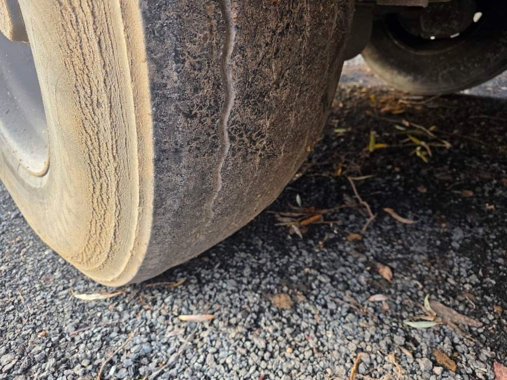 Fahrzeugabbildung Kempf ca. 50 cbm Getreidekipper, Unfall, Kornschieber