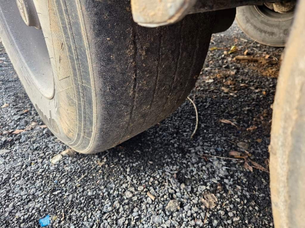 Fahrzeugabbildung Kempf ca. 50 cbm Getreidekipper, Unfall, Kornschieber