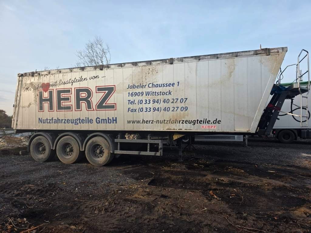 Fahrzeugabbildung Kempf ca. 50 cbm Getreidekipper, Unfall, Kornschieber