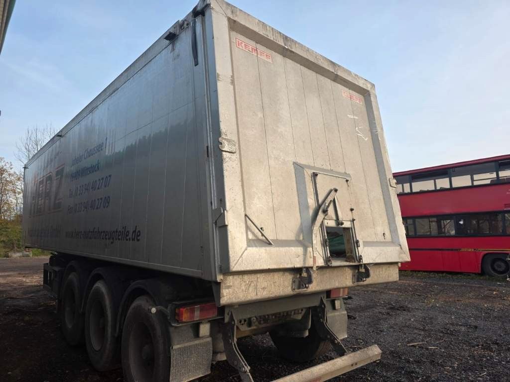 Fahrzeugabbildung Kempf ca. 50 cbm Getreidekipper, Unfall, Kornschieber