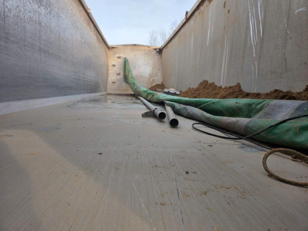 Fahrzeugabbildung Kempf ca. 50 cbm Getreidekipper, Unfall, Kornschieber