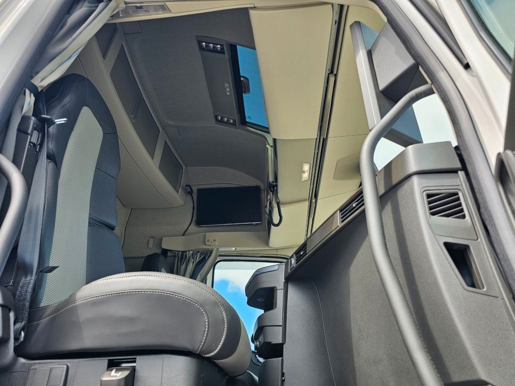 Fahrzeugabbildung Volvo Volvo 460 neues Modell, full Option, 2 Kreis Hyd