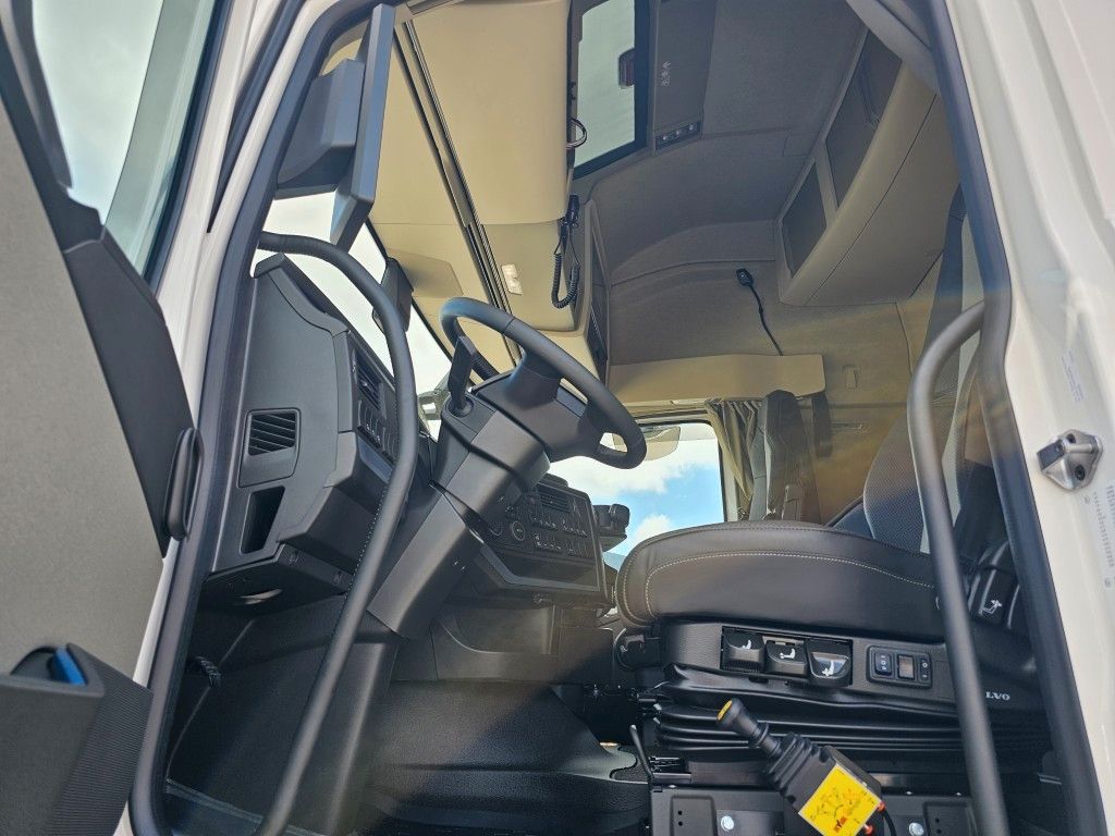 Fahrzeugabbildung Volvo Volvo 460 neues Modell, full Option, 2 Kreis Hyd