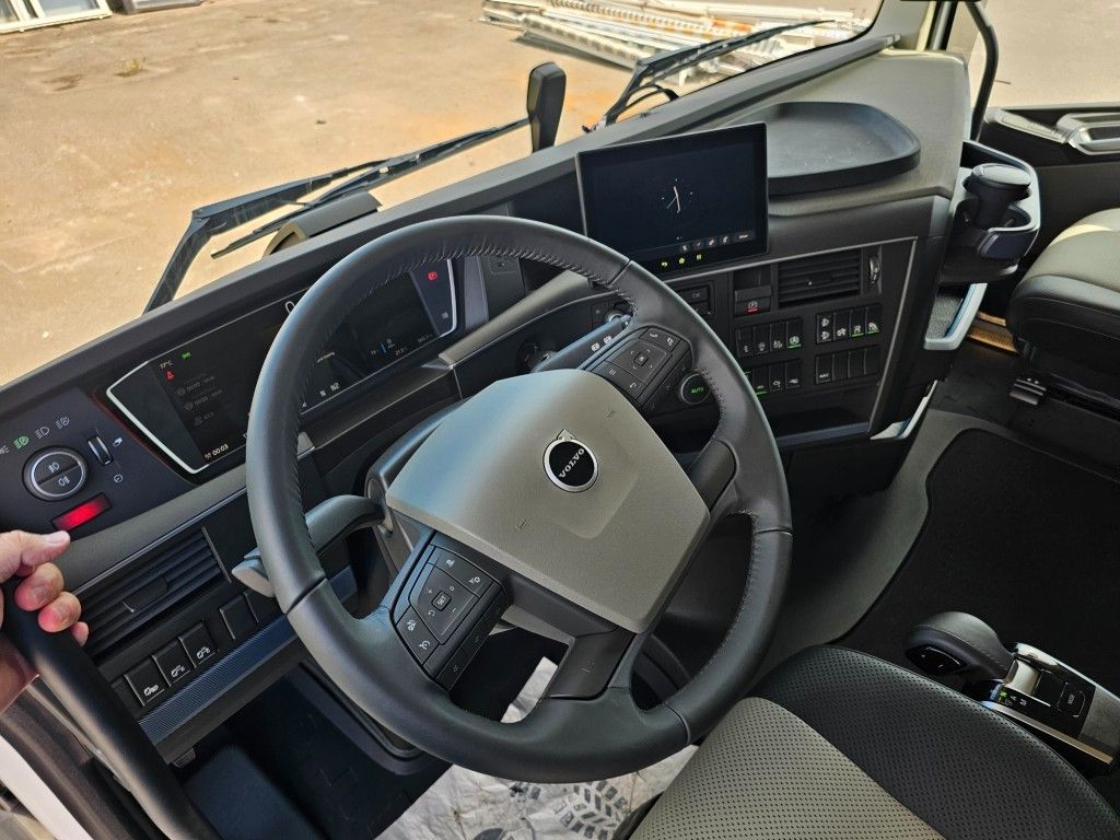 Fahrzeugabbildung Volvo Volvo 460 neues Modell, full Option, 2 Kreis Hyd