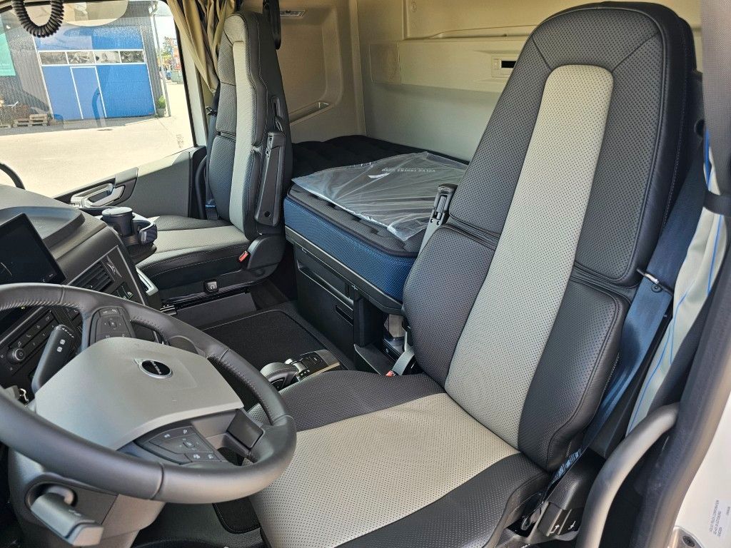 Fahrzeugabbildung Volvo Volvo 460 neues Modell, full Option, 2 Kreis Hyd