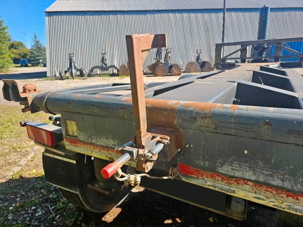 Fahrzeugabbildung Fliegl Kippchassis, Lift, SAF Scheibe