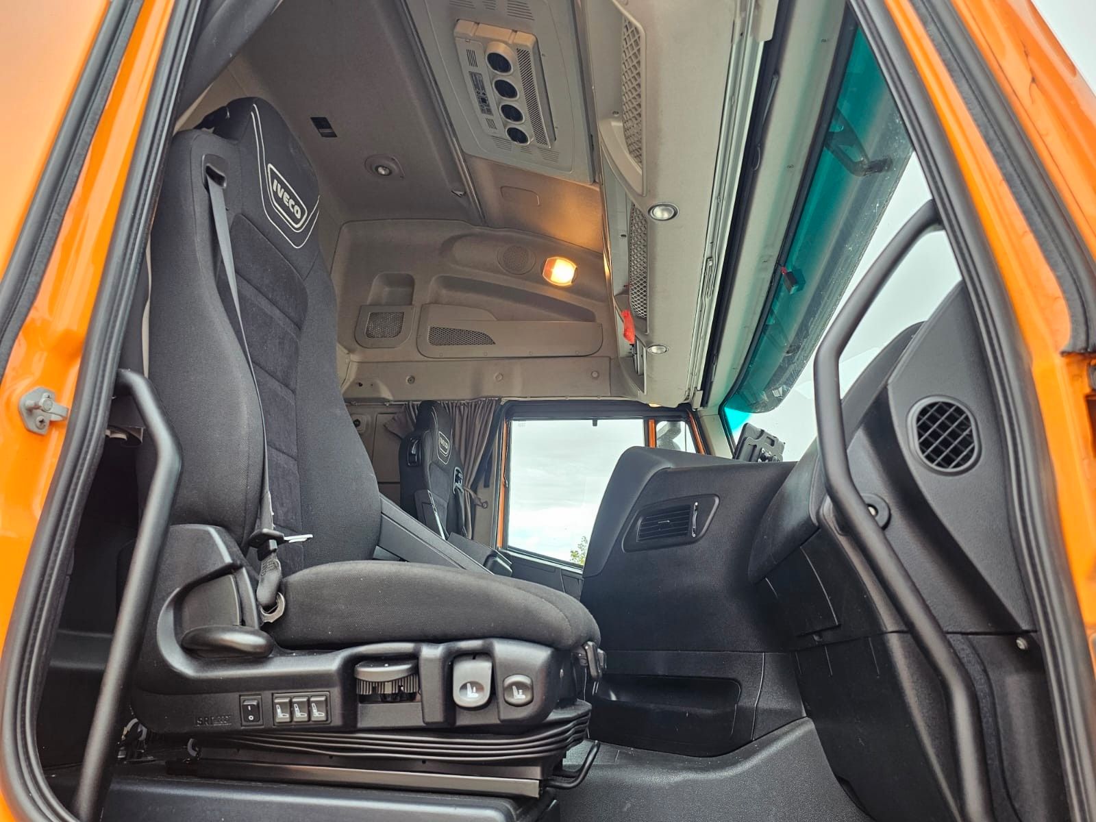 Fahrzeugabbildung Iveco 460 Hi Way, Retarder, Abstandstempomat