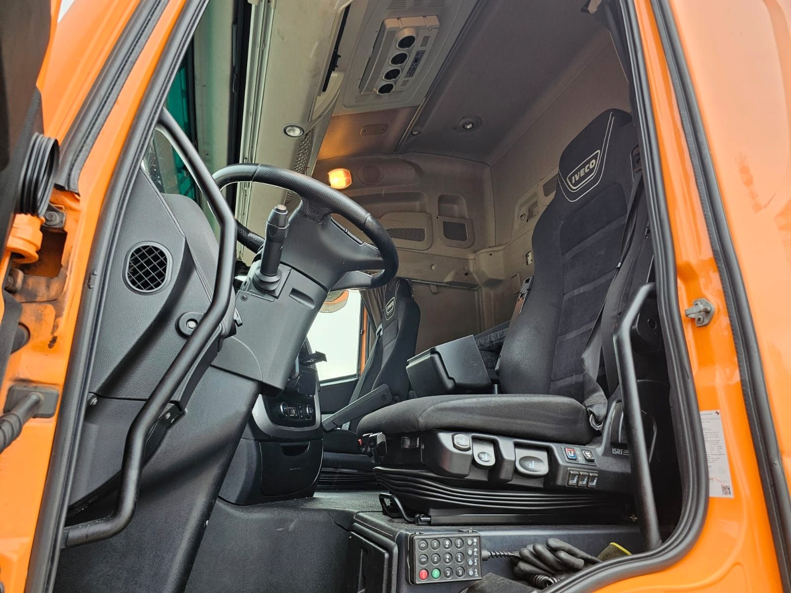 Fahrzeugabbildung Iveco 460 Hi Way, Retarder, Abstandstempomat